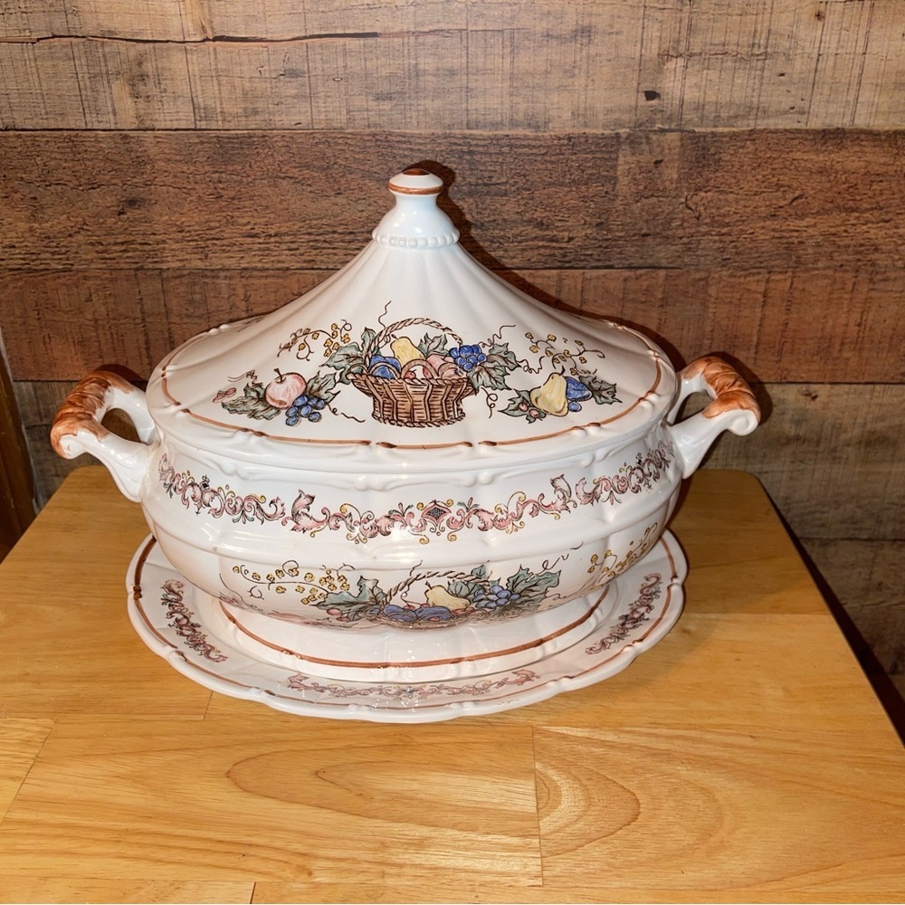 Vintage soup toureen with lid - Picture 10 of 10